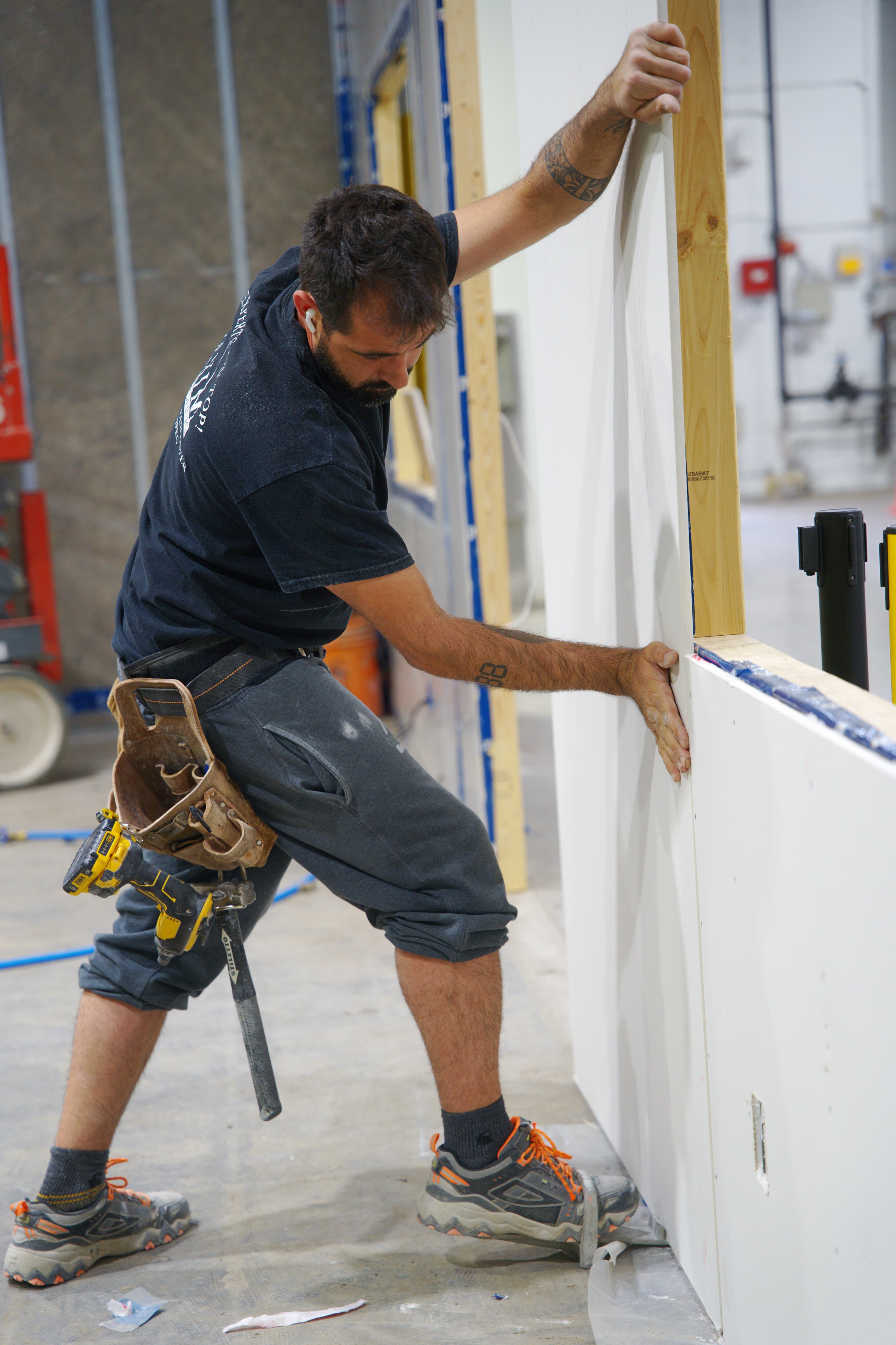 Drywall Panel Installation by DESA Foam Insulation